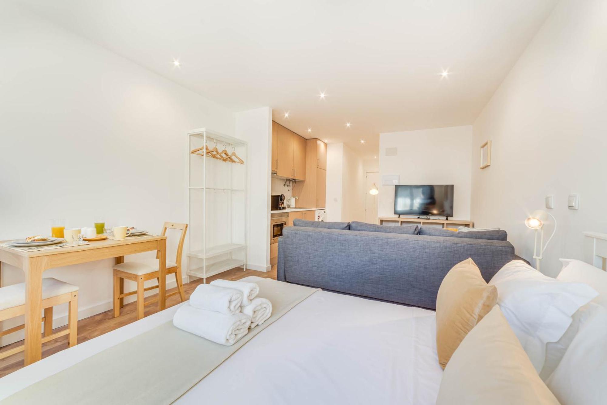 Blue Charm - Campolide Apartment *