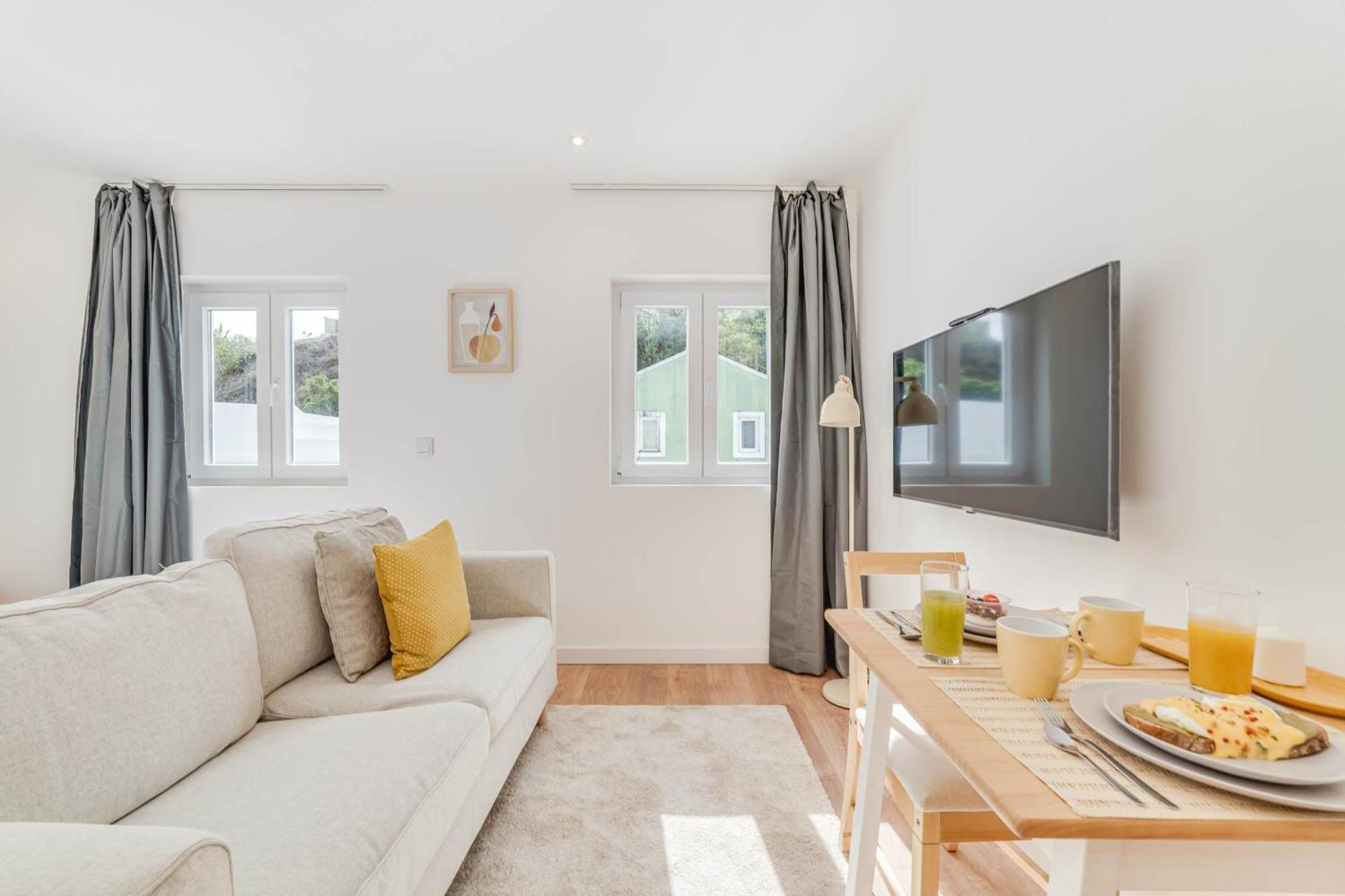 Blue Charm - Campolide Apartment *