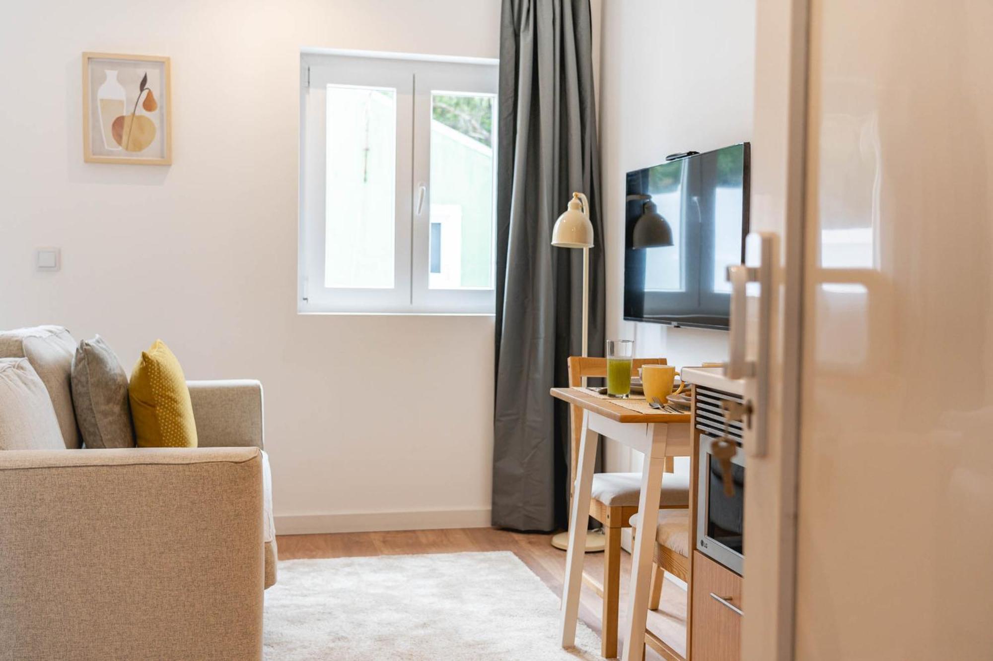 Blue Charm - Campolide Apartment *