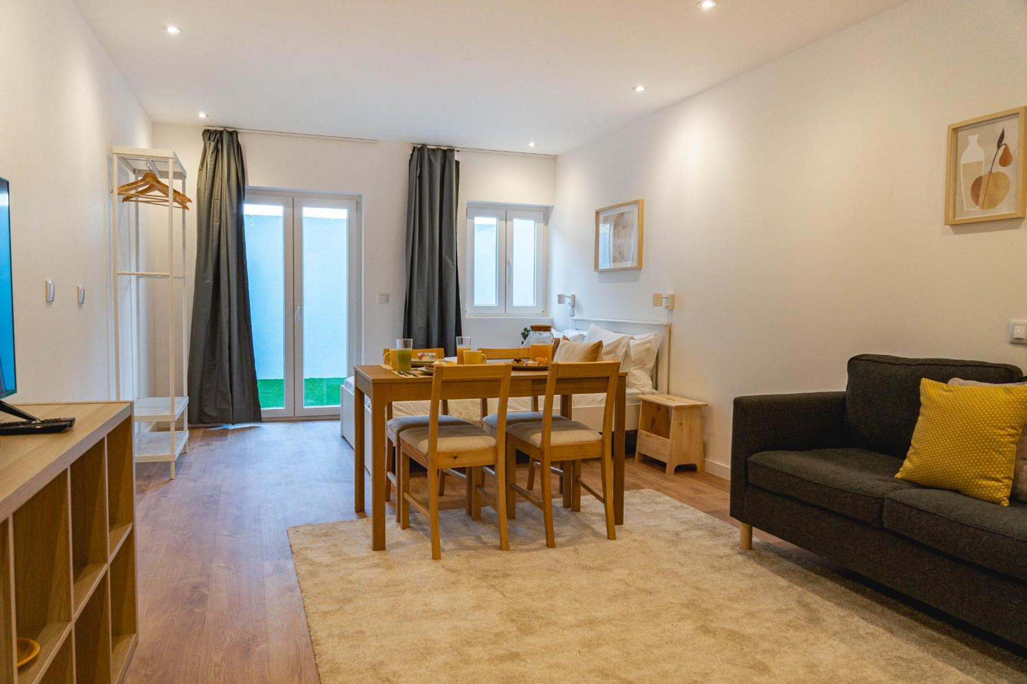 Blue Charm - Campolide Apartment *